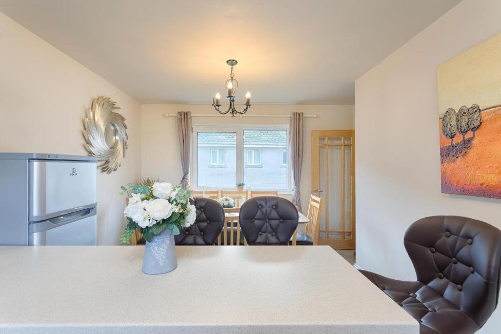 Town Square Townhouse - Best Location In กัลเวย์ ภายนอก รูปภาพ
